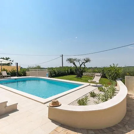 Mikela With Pool And Panoramic View
