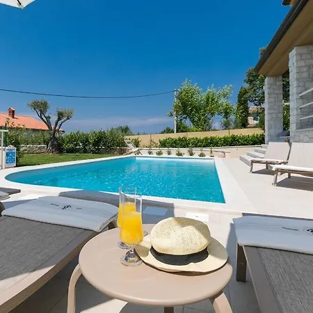 Mikela With Pool And Panoramic View Villa Vižinada